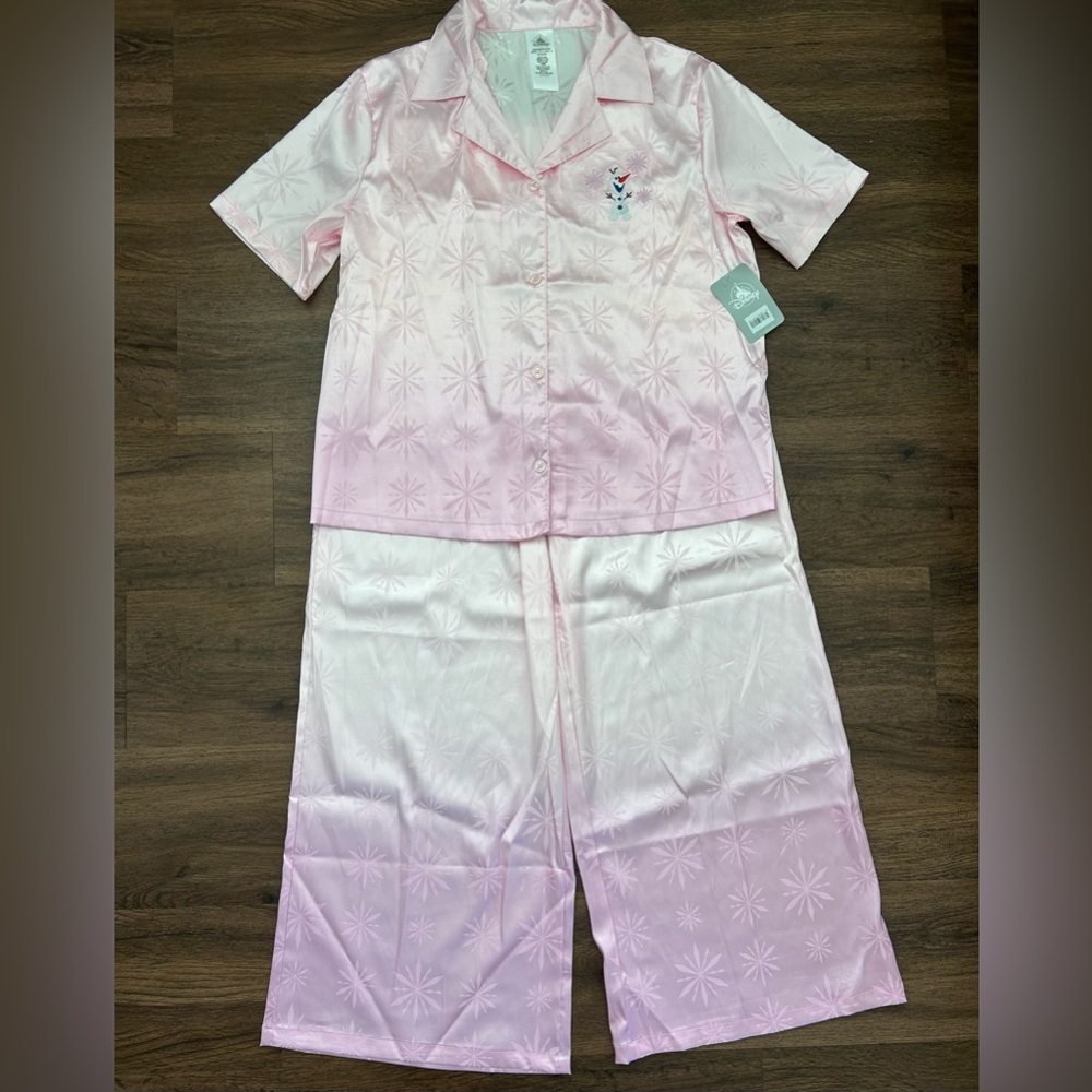 Disney Olaf, Two piece satin pajama set. Women’s size Medium